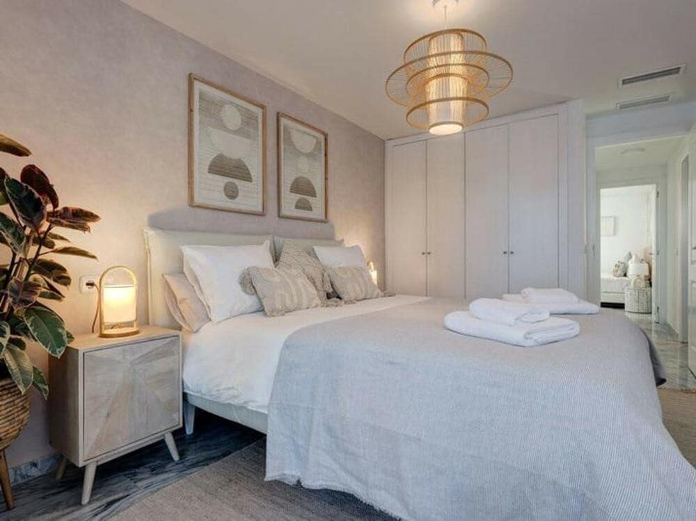 5 quarto Penthouse para venda em Marbella com piscina garagem - 860 000 € (Ref: 9654502)