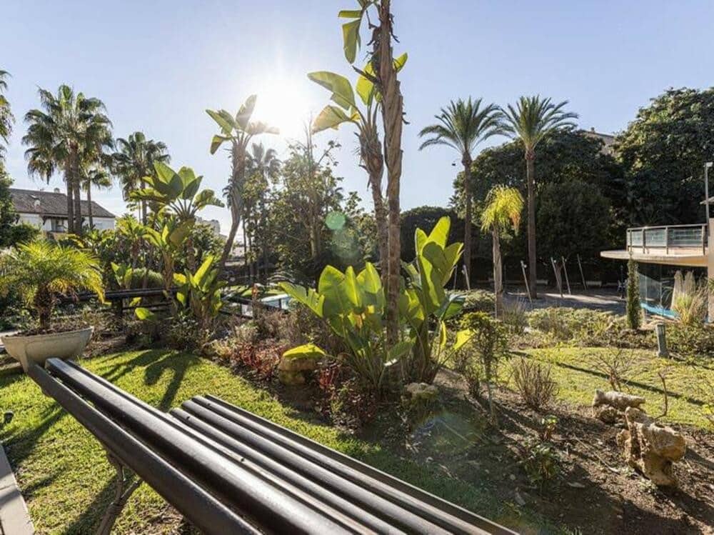 5 quarto Penthouse para venda em Marbella com piscina garagem - 860 000 € (Ref: 9654502)