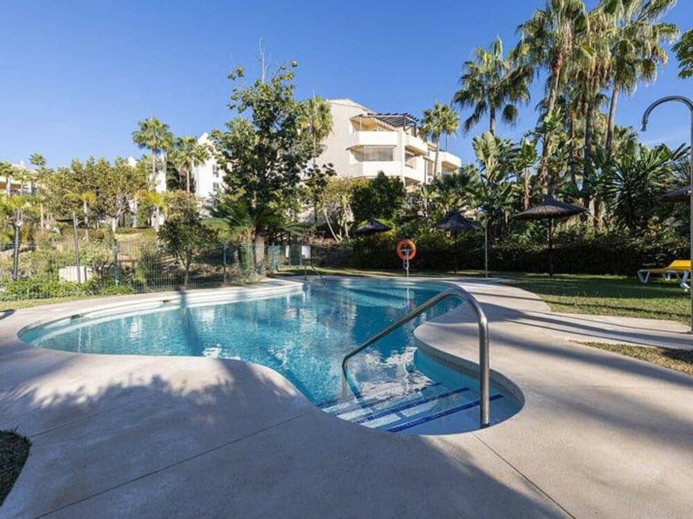 5 quarto Penthouse para venda em Marbella com piscina garagem - 860 000 € (Ref: 9654502)