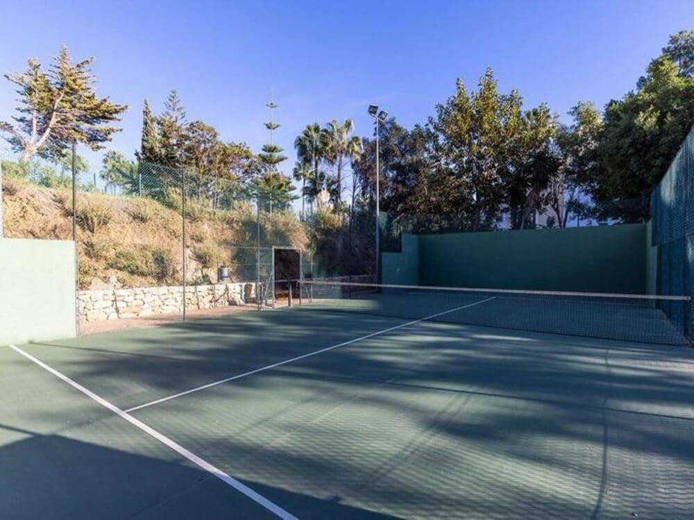 5 quarto Penthouse para venda em Marbella com piscina garagem - 860 000 € (Ref: 9654502)