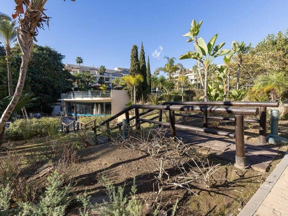 5 quarto Penthouse para venda em Marbella com piscina garagem - 860 000 € (Ref: 9654502)