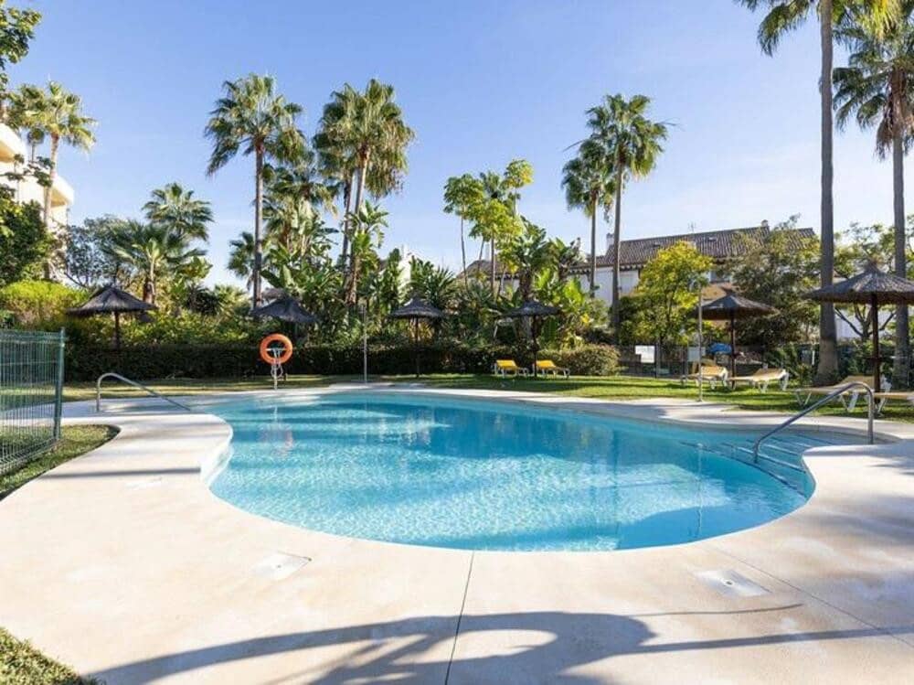 5 quarto Penthouse para venda em Marbella com piscina garagem - 860 000 € (Ref: 9654502)