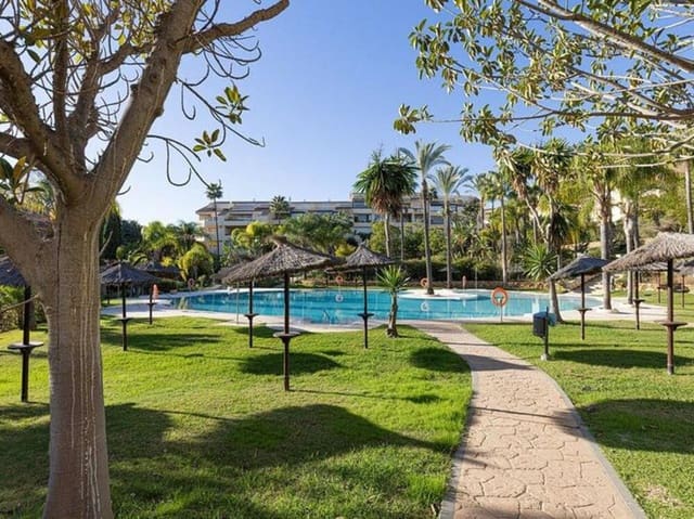 5 quarto Penthouse para venda em Bahía de Marbella, Marbella com piscina garagem - 860 000 € (Ref: 9654502)