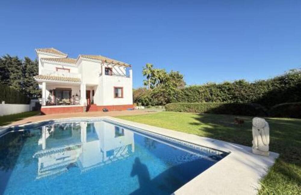 4 sypialnia Willa na sprzedaż w Guadalmina z basenem garażem - 1 650 000 € (Ref: 9654503)