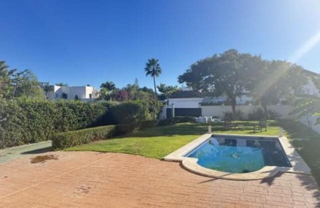 4 slaapkamer Villa te koop in Guadalmina Baja, Marbella met zwembad garage - € 1.650.000 (Ref: 9654503)