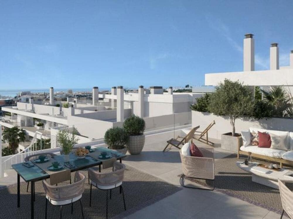 4 quarto Casa em Banda para venda em Estepona com piscina garagem - 730 000 € (Ref: 9654504)