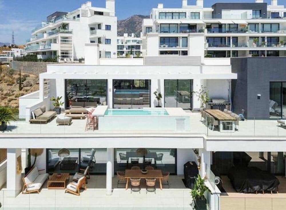 3 soveværelse Penthouse til salg i Fuengirola med swimmingpool garage - € 1.195.000 (Ref: 9654505)