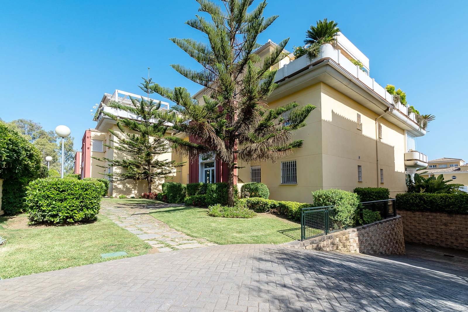 3 Zimmer Apartment zu vermieten in Marbella mit Pool Garage - 2.950 € (Ref: 9658139)