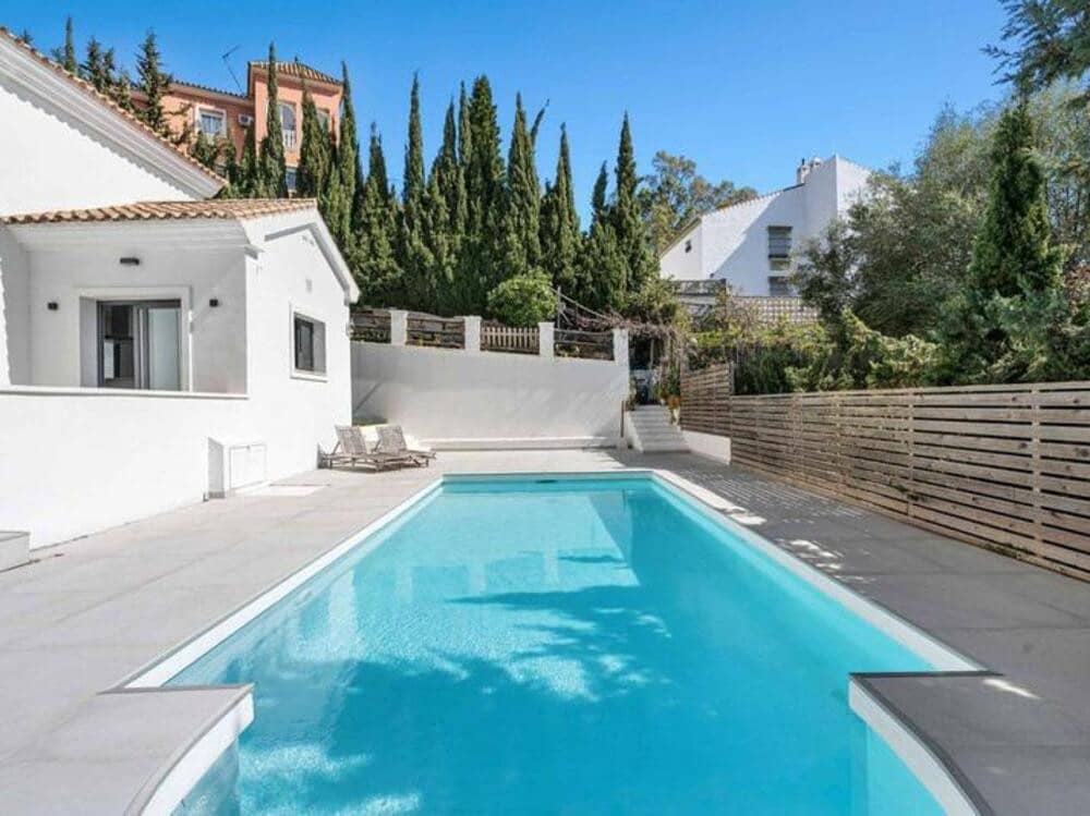 5 sypialnia Willa na sprzedaż w Estepona z basenem garażem - 995 000 € (Ref: 9658140)