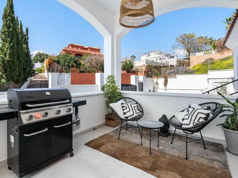 5 sypialnia Willa na sprzedaż w Estepona z basenem garażem - 995 000 € (Ref: 9658140)