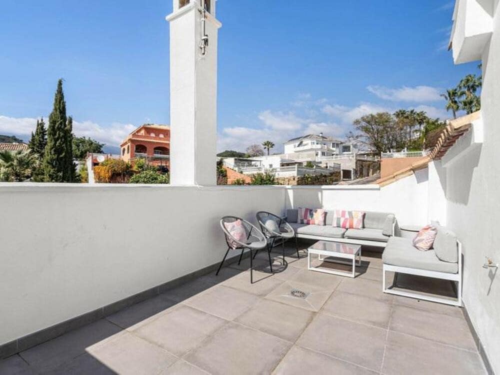 5 sypialnia Willa na sprzedaż w Estepona z basenem garażem - 995 000 € (Ref: 9658140)