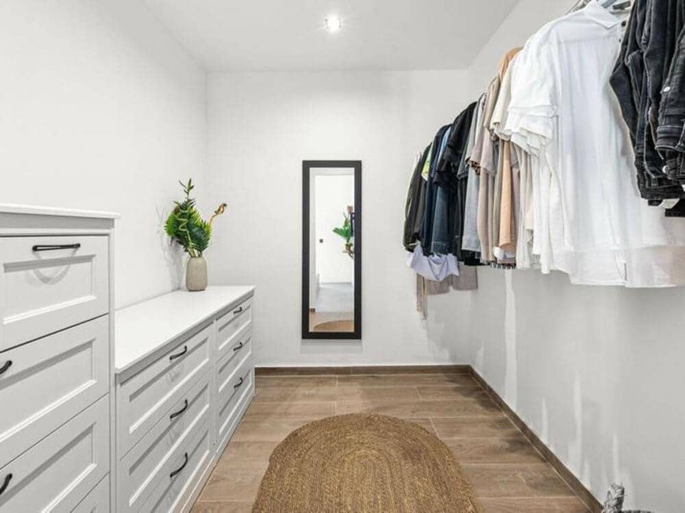 5 sypialnia Willa na sprzedaż w Estepona z basenem garażem - 995 000 € (Ref: 9658140)