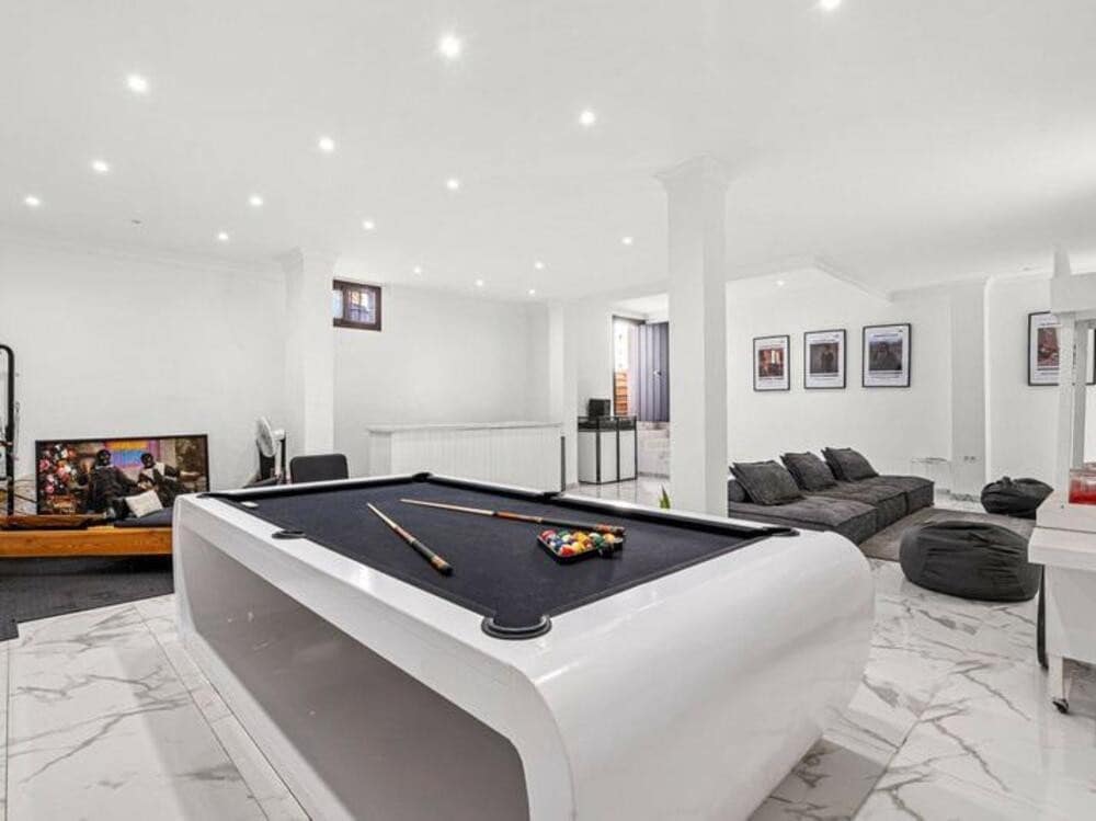 5 sypialnia Willa na sprzedaż w Estepona z basenem garażem - 995 000 € (Ref: 9658140)