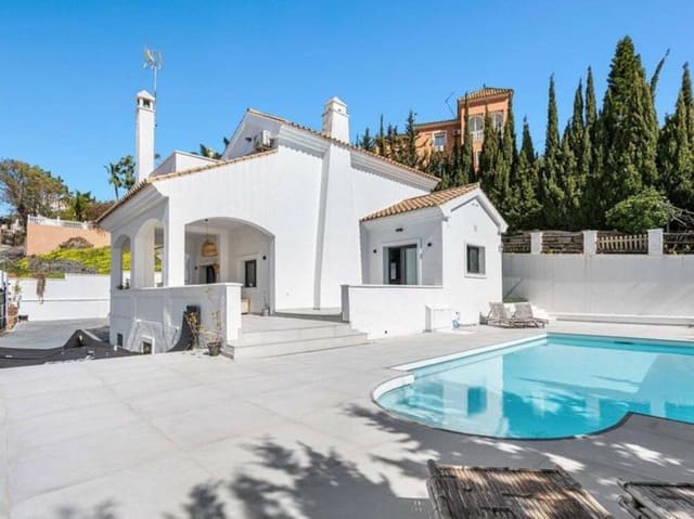 5 sypialnia Willa na sprzedaż w Altos de Estepona, Estepona z basenem garażem - 995 000 € (Ref: 9658140)