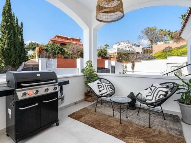 5 sypialnia Willa na sprzedaż w Altos de Estepona, Estepona z basenem garażem - 995 000 € (Ref: 9658140)