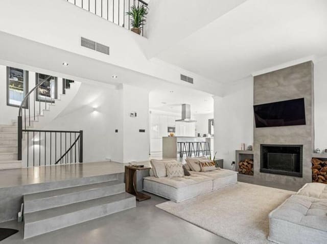 5 sypialnia Willa na sprzedaż w Altos de Estepona, Estepona z basenem garażem - 995 000 € (Ref: 9658140)