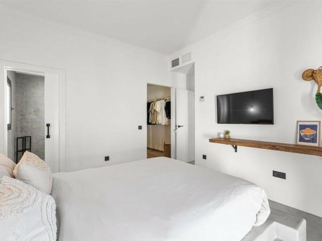 5 sypialnia Willa na sprzedaż w Altos de Estepona, Estepona z basenem garażem - 995 000 € (Ref: 9658140)