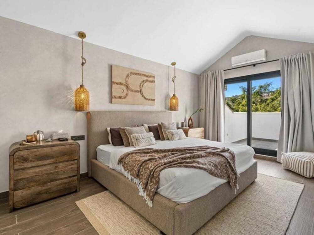 5 sypialnia Willa na sprzedaż w Estepona z basenem garażem - 995 000 € (Ref: 9658140)