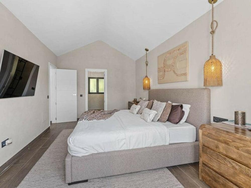 5 sypialnia Willa na sprzedaż w Estepona z basenem garażem - 995 000 € (Ref: 9658140)