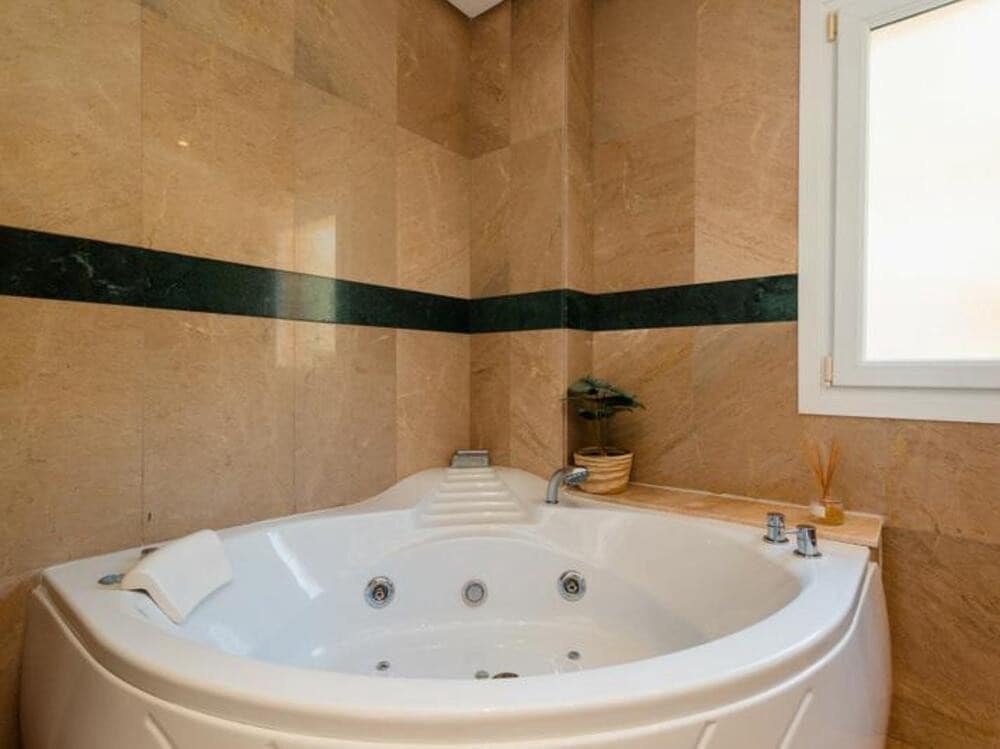 3 bedroom Penthouse for sale in Marbella - € 690,000 (Ref: 9665703)