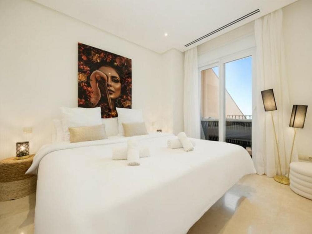 3 bedroom Penthouse for sale in Marbella - € 690,000 (Ref: 9665703)