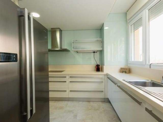 3 bedroom Penthouse for sale in Los Naranjos, Marbella - € 690,000 (Ref: 9665703)