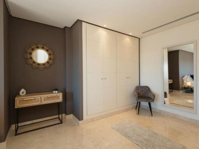 3 bedroom Penthouse for sale in Los Naranjos, Marbella - € 690,000 (Ref: 9665703)