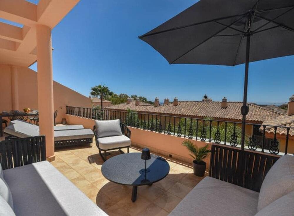 3 bedroom Penthouse for sale in Marbella - € 690,000 (Ref: 9665703)