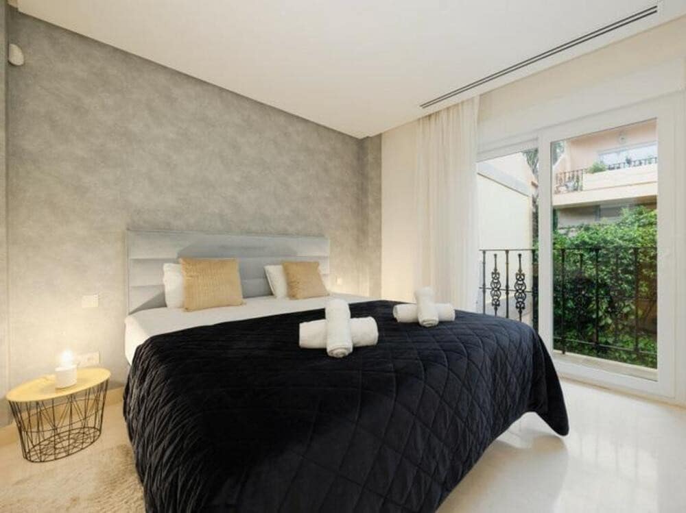 3 bedroom Penthouse for sale in Marbella - € 690,000 (Ref: 9665703)