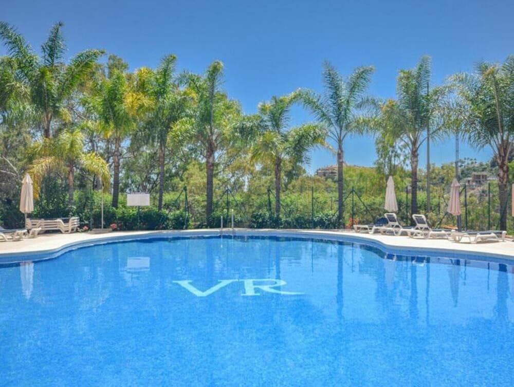 3 bedroom Penthouse for sale in Marbella - € 690,000 (Ref: 9665703)