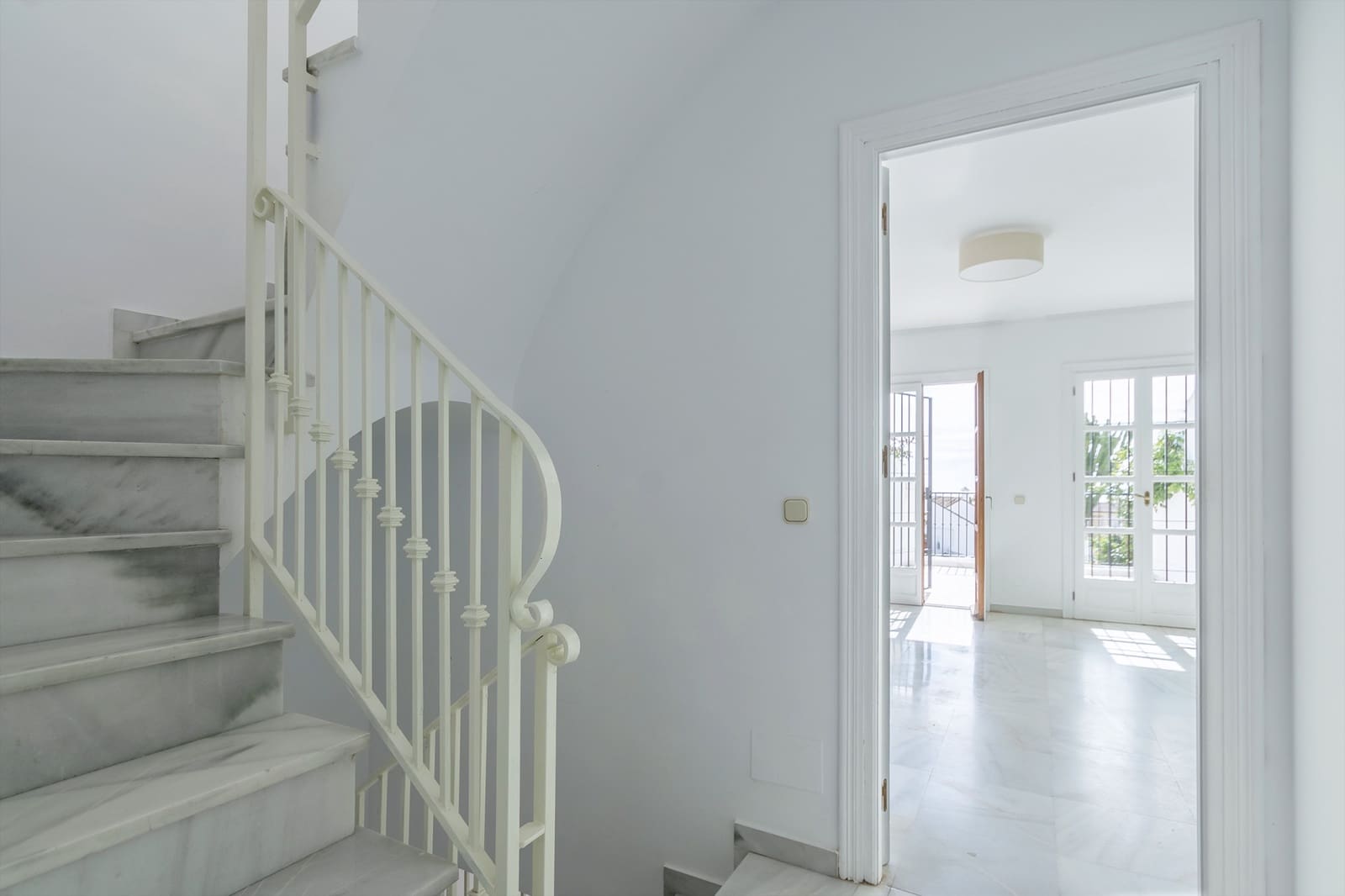 3 slaapkamer Huis te huur in Marbella met zwembad garage - € 3.000 (Ref: 9665704)