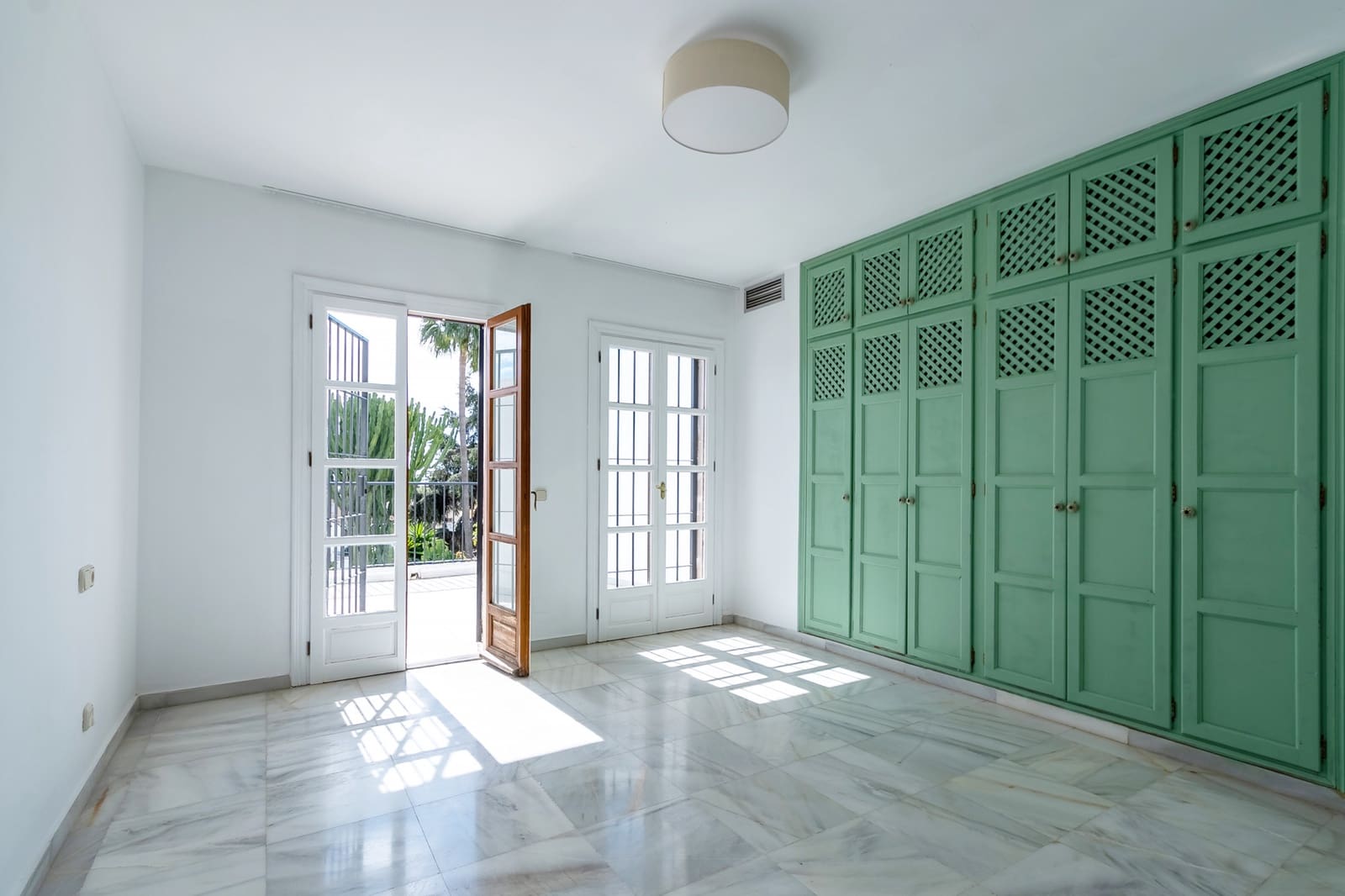 3 slaapkamer Huis te huur in Marbella met zwembad garage - € 3.000 (Ref: 9665704)