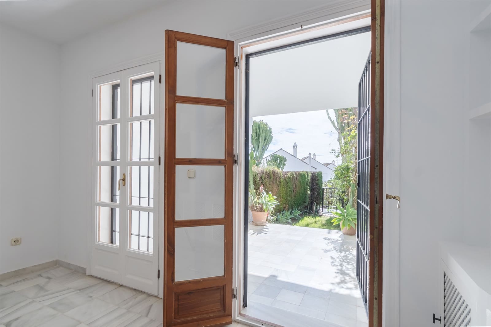 3 slaapkamer Huis te huur in Marbella met zwembad garage - € 3.000 (Ref: 9665704)