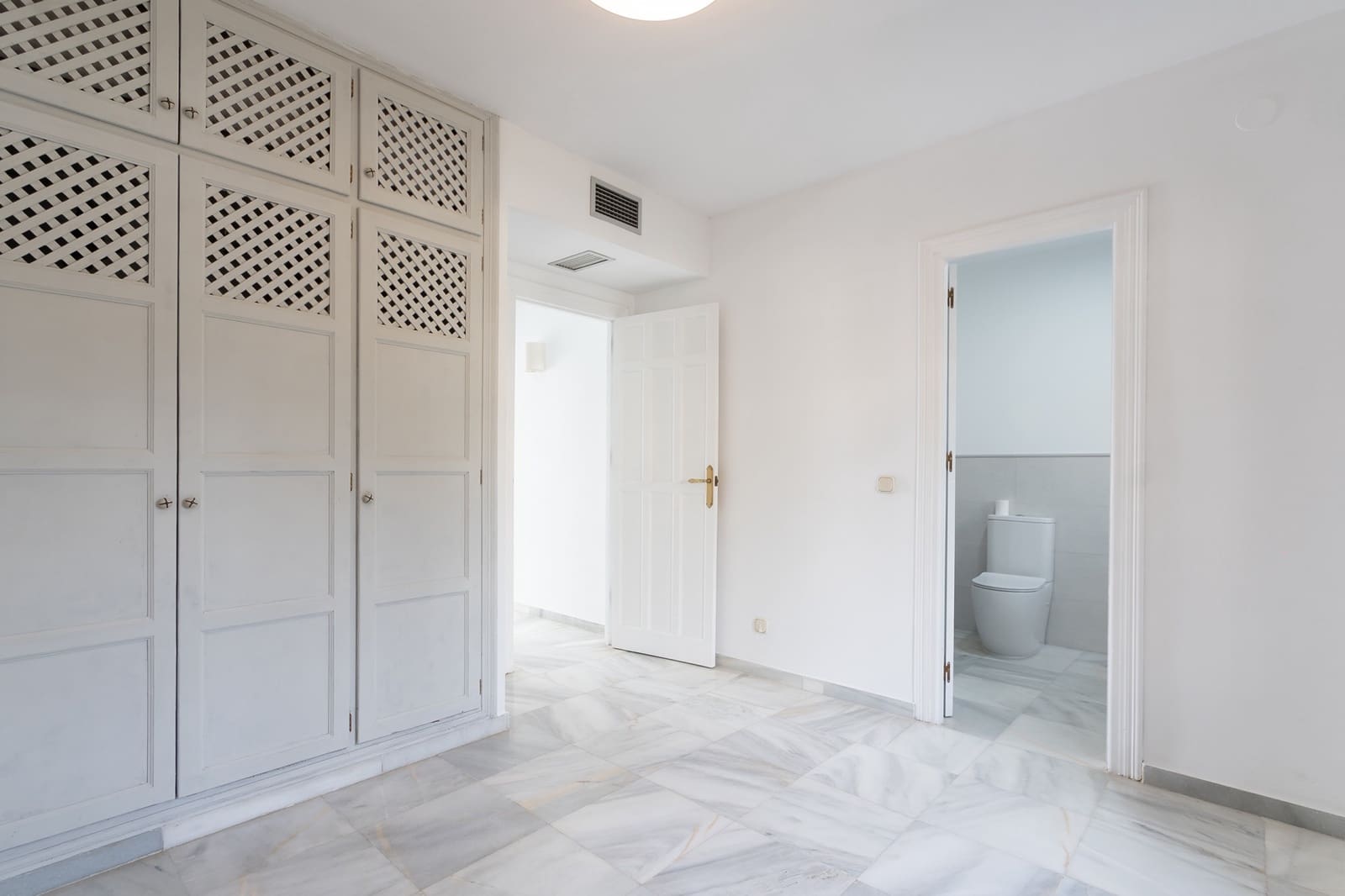 3 slaapkamer Huis te huur in Marbella met zwembad garage - € 3.000 (Ref: 9665704)