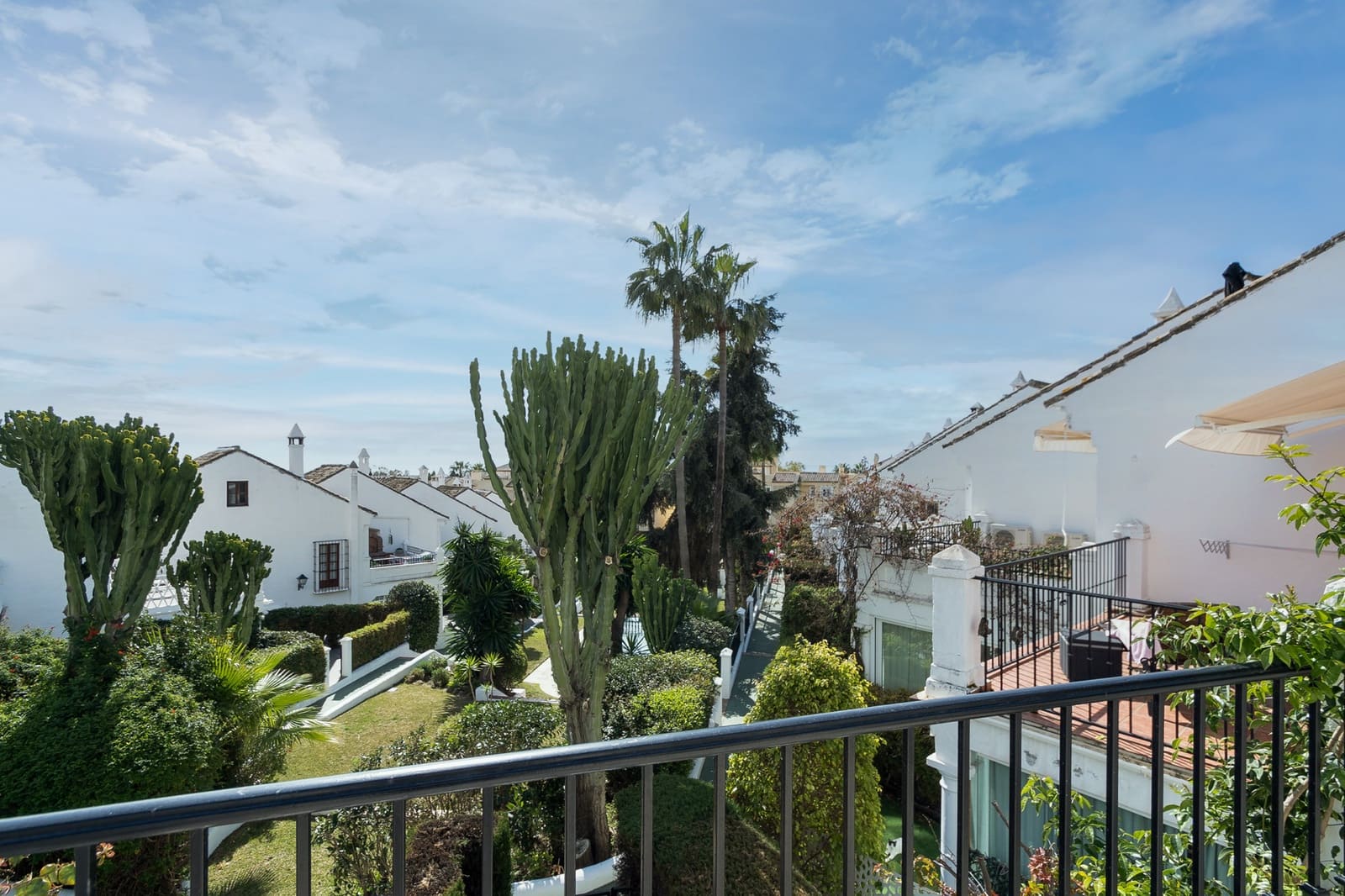 3 slaapkamer Huis te huur in Marbella met zwembad garage - € 3.000 (Ref: 9665704)