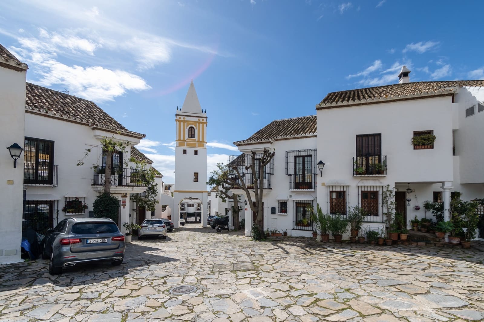 3 slaapkamer Huis te huur in Marbella met zwembad garage - € 3.000 (Ref: 9665704)