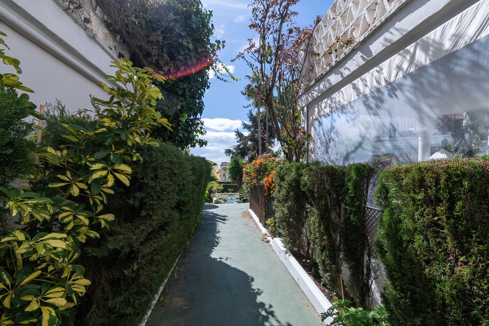 3 slaapkamer Huis te huur in Marbella met zwembad garage - € 3.000 (Ref: 9665704)