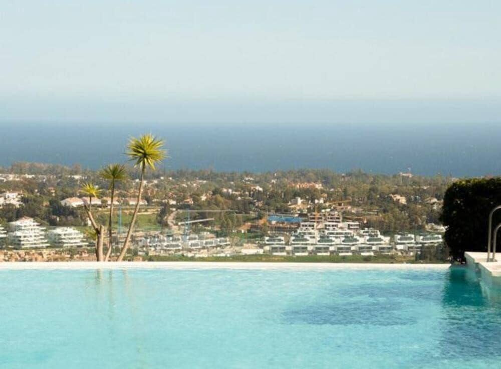 Apartamento de 3 habitaciones en Benahavís en venta con piscina garaje - 630.000 € (Ref: 9665705)