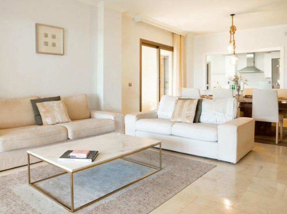 Apartamento de 3 habitaciones en Benahavís en venta con piscina garaje - 630.000 € (Ref: 9665705)