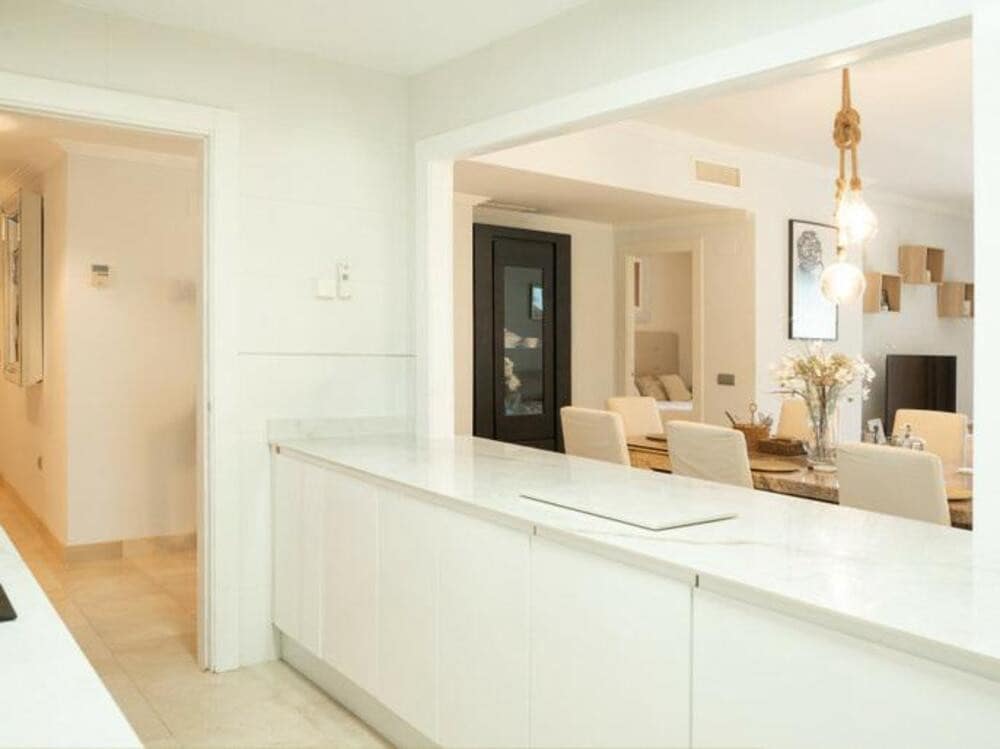 Apartamento de 3 habitaciones en Benahavís en venta con piscina garaje - 630.000 € (Ref: 9665705)