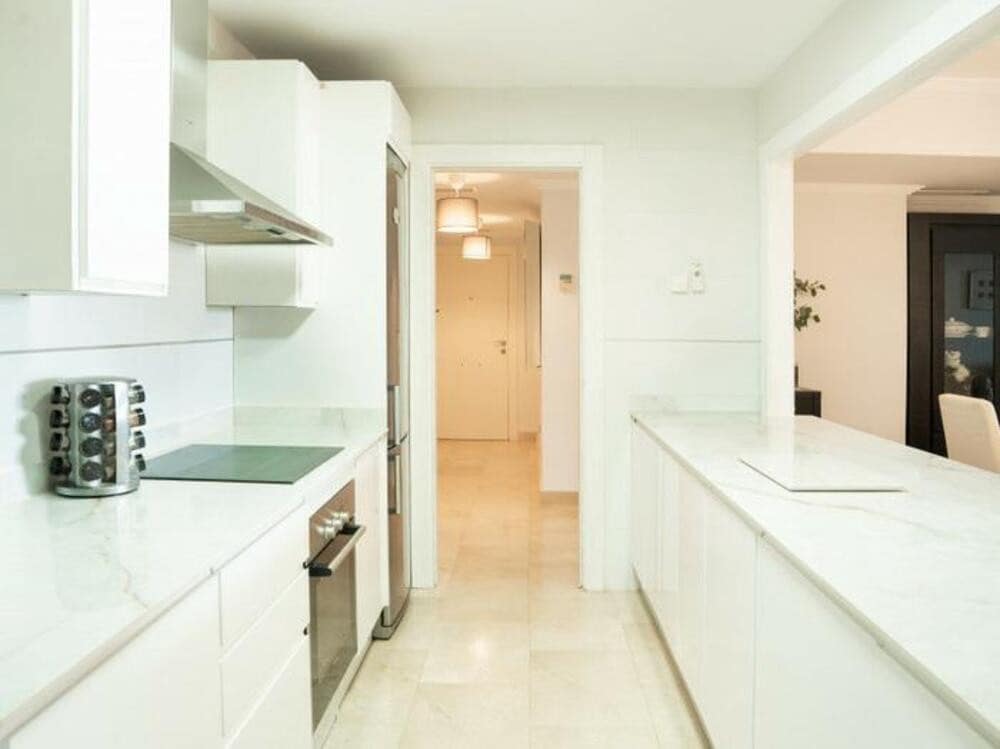 Apartamento de 3 habitaciones en Benahavís en venta con piscina garaje - 630.000 € (Ref: 9665705)