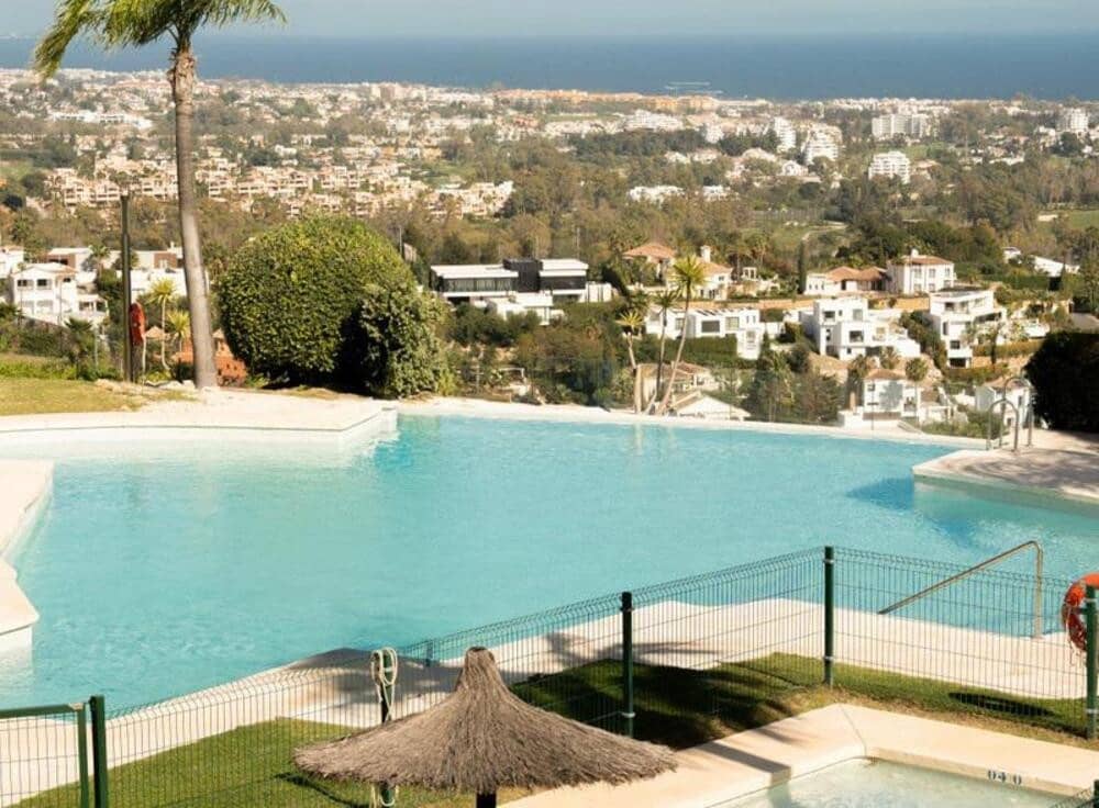 Apartamento de 3 habitaciones en Benahavís en venta con piscina garaje - 630.000 € (Ref: 9665705)