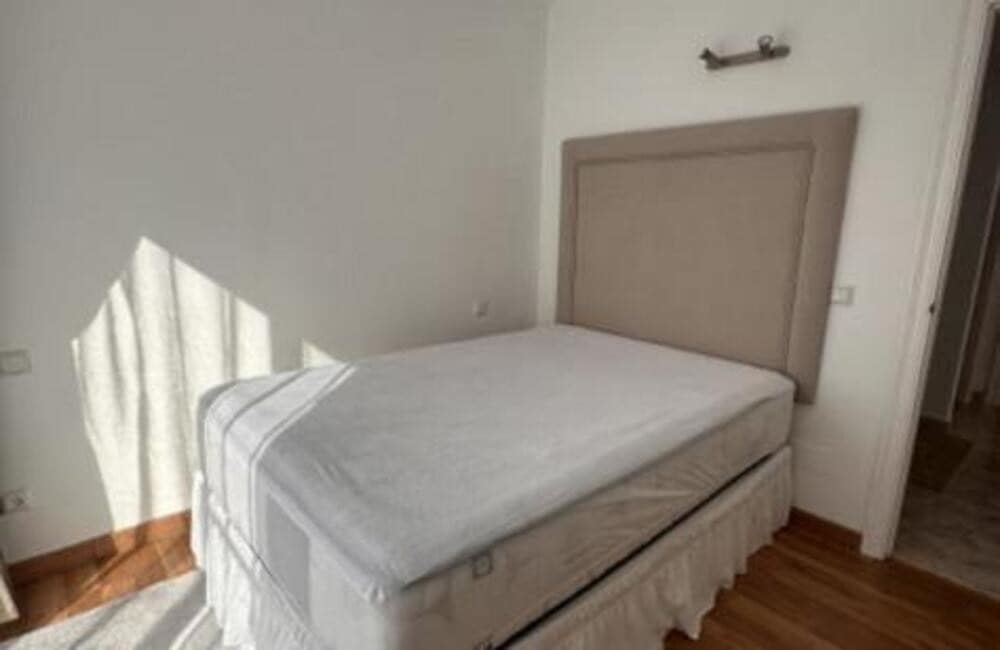 Villa/Maison Semi-Mitoyenne de 4 chambres à louer à Marbella avec piscine garage - 3 500 € (Ref: 9665706)