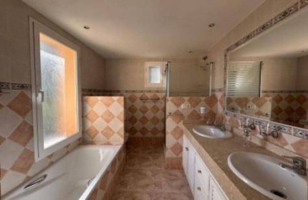 Villa/Maison Semi-Mitoyenne de 4 chambres à louer à Marbella avec piscine garage - 3 500 € (Ref: 9665706)