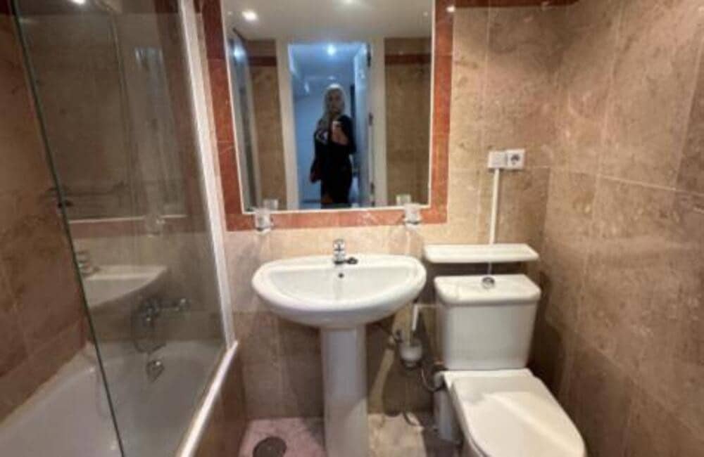 Villa/Maison Semi-Mitoyenne de 4 chambres à louer à Marbella avec piscine garage - 3 500 € (Ref: 9665706)