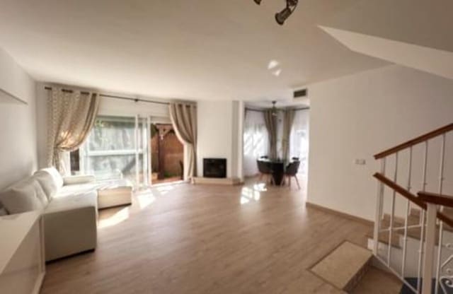 Villa/Maison Semi-Mitoyenne de 4 chambres à louer à Rodeo Alto - Guadaiza - La Campana, Marbella avec piscine garage - 3 500 € (Ref: 9665706)