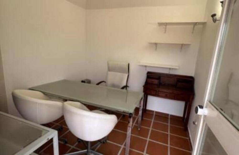 Villa/Maison Semi-Mitoyenne de 4 chambres à louer à Marbella avec piscine garage - 3 500 € (Ref: 9665706)