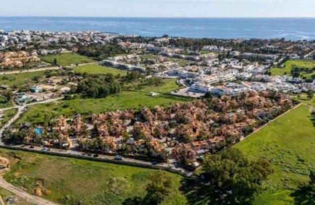 Villa/Maison Semi-Mitoyenne de 4 chambres à louer à Rodeo Alto - Guadaiza - La Campana, Marbella avec piscine garage - 3 500 € (Ref: 9665706)