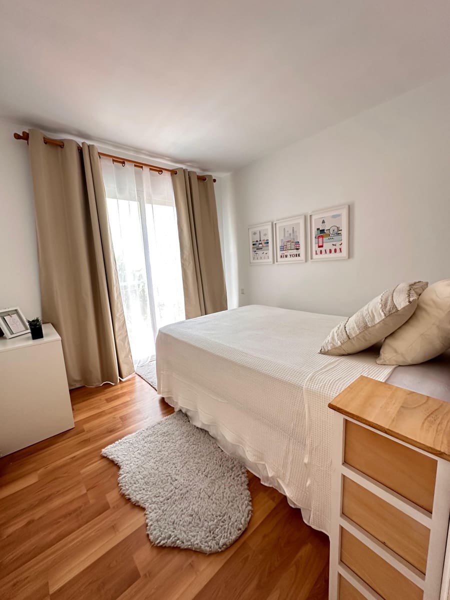 Villa/Maison Semi-Mitoyenne de 4 chambres à louer à Marbella avec piscine garage - 3 500 € (Ref: 9665706)