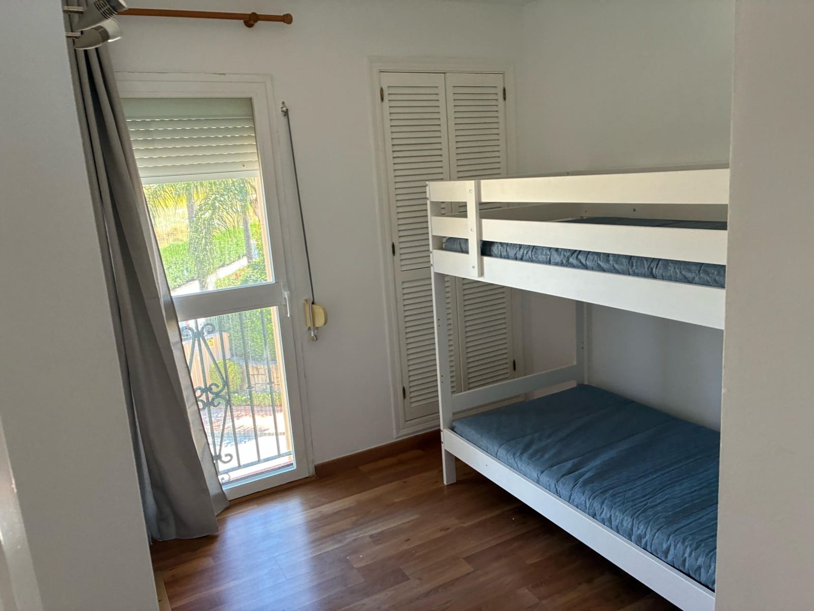 Villa/Maison Semi-Mitoyenne de 4 chambres à louer à Marbella avec piscine garage - 3 500 € (Ref: 9665706)